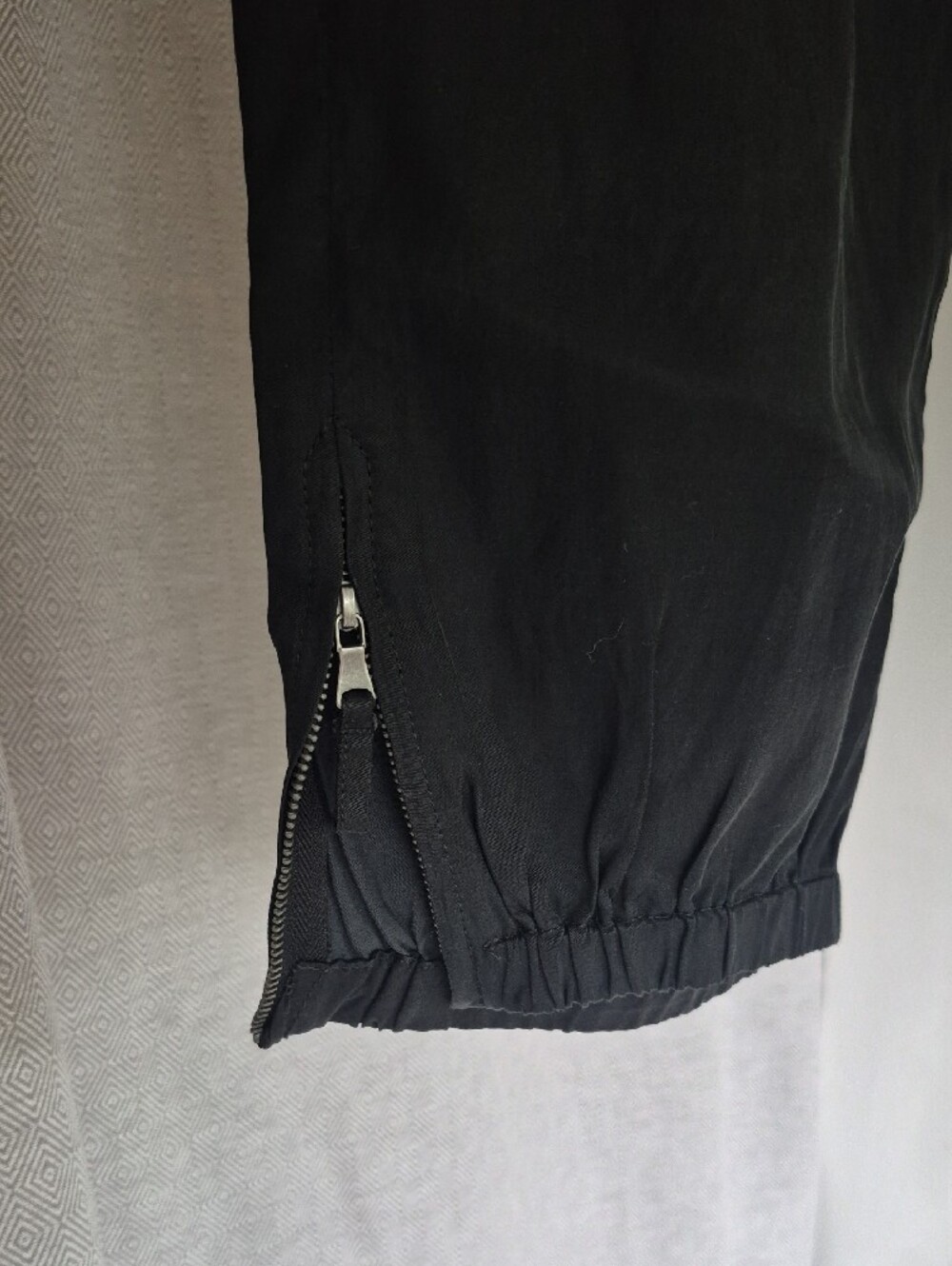 Talbots Black Cropped Zip-Pocket Capris - Picture 2 of 7